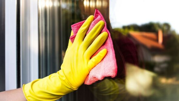 How To Clean Windows Streak-Free Using Tea Bags